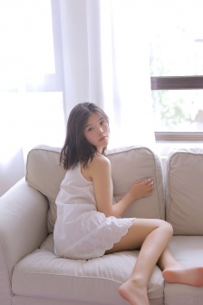 掀开杨幂的裙子扯下内裤