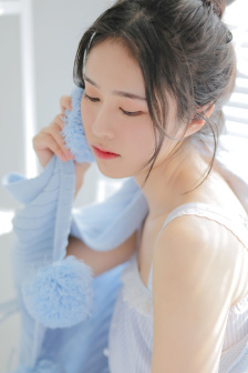 女子裸奔